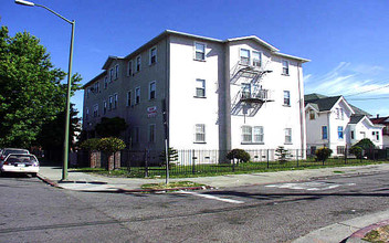 The Foothill Apartments in Oakland, CA - Building Photo - Building Photo