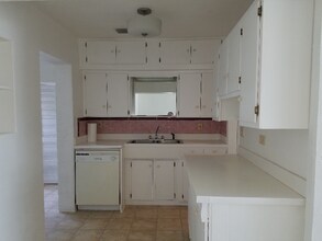 13406 Boca Ciega Ave in Madeira Beach, FL - Foto de edificio - Building Photo