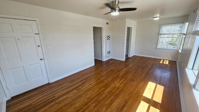938 S Grand View St in Los Angeles, CA - Building Photo - Building Photo