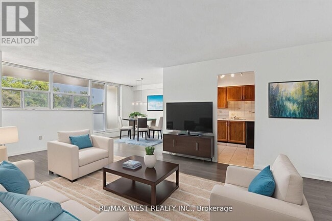 2130 Weston Rd in Toronto, ON - Building Photo - Building Photo