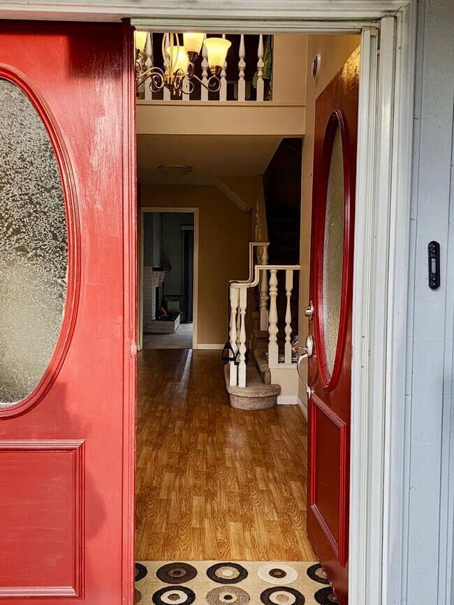 10454 Fraserglen Dr in Surrey, BC - Building Photo - Building Photo