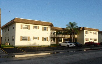 3721 SW 59 Terr in Fort Lauderdale, FL - Foto de edificio - Interior Photo