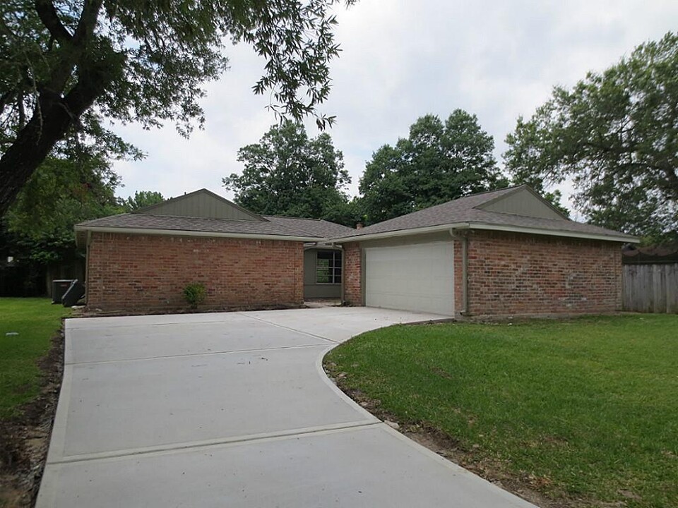 9804 Wren Ct in Conroe, TX - Building Photo