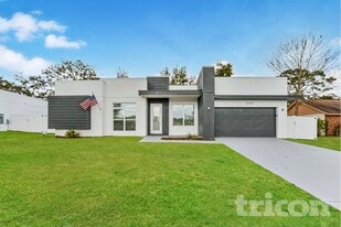 2990 Galaxy St in Deltona, FL - Building Photo