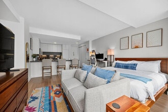 68 W 37th St in New York, NY - Building Photo - Building Photo