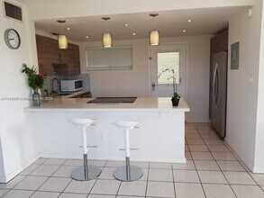 8001 Crespi Blvd in Miami, FL - Building Photo - Building Photo