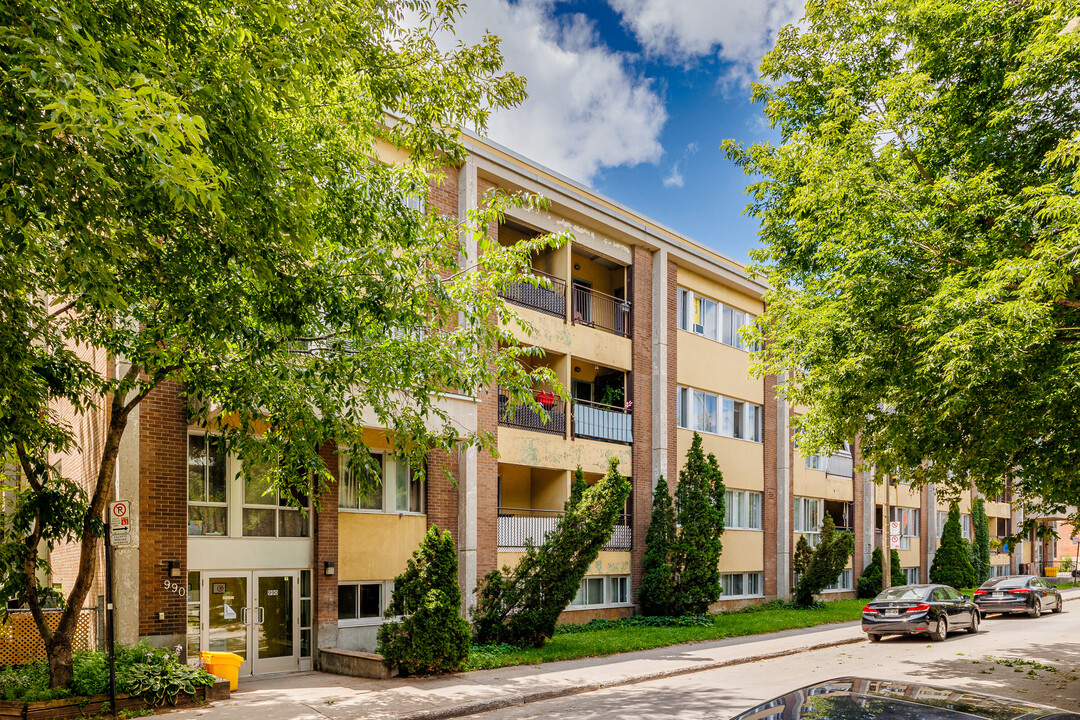 990 Du Couvent Rue in Montréal, QC - Building Photo