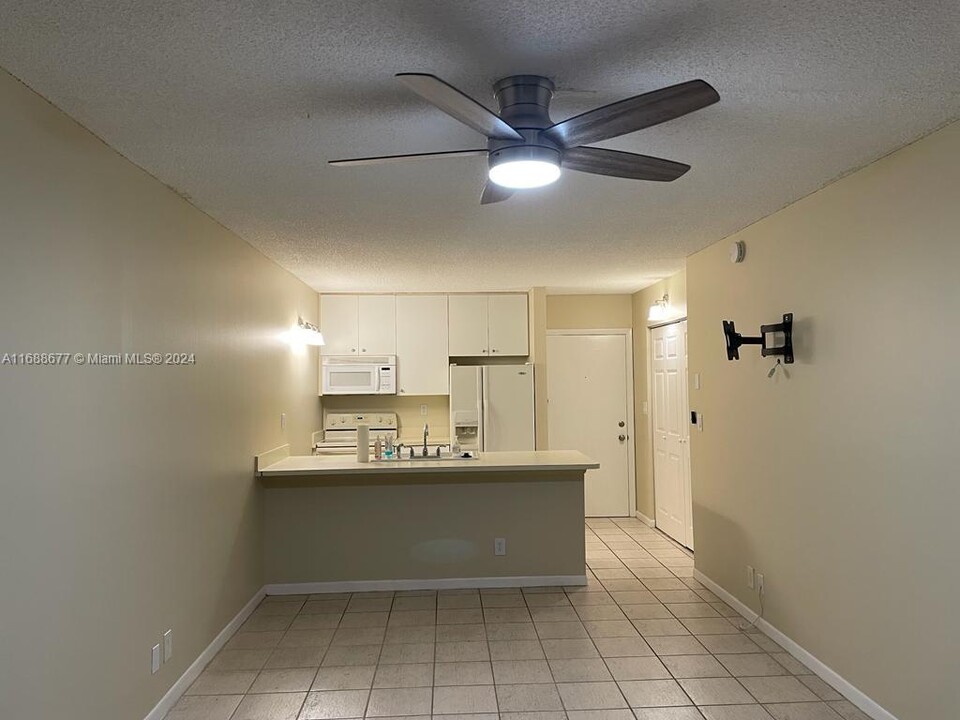 2771 Riverside Dr, Unit 509A in Coral Springs, FL - Building Photo