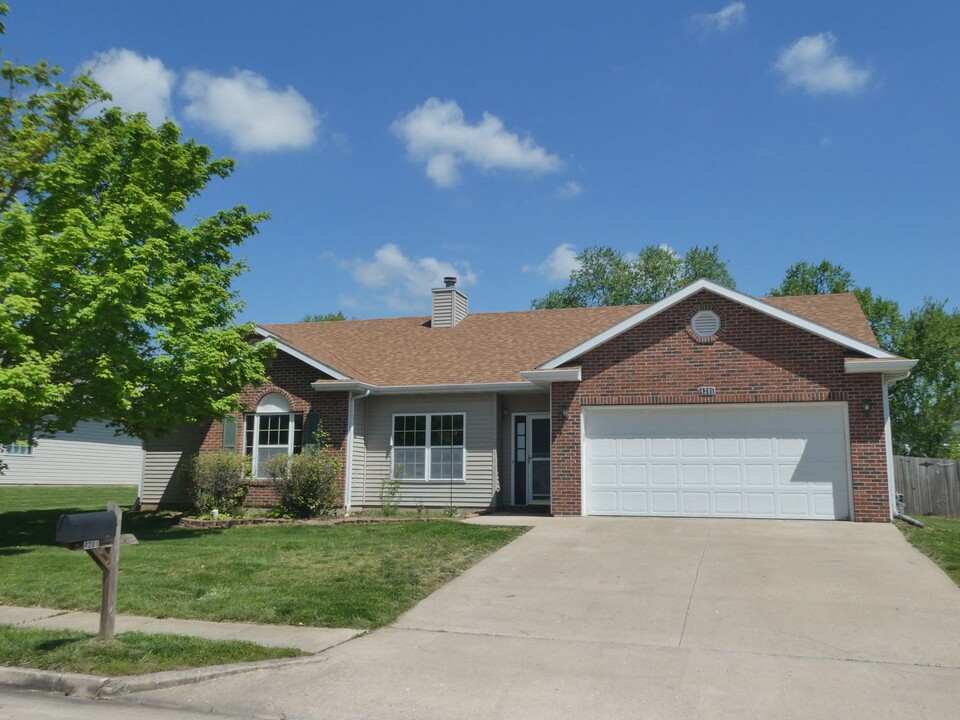 4201 Cedar Crest Ln in Columbia, MO - Building Photo