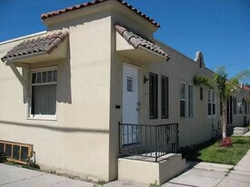 403 W. 17th St. in San Pedro, CA - Building Photo