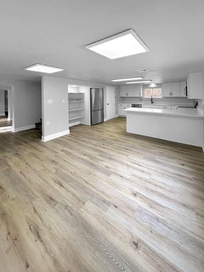 62 Noblestown Rd in Carnegie, PA - Building Photo - Building Photo