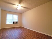 4003 Farmer St photo'