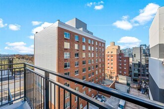 43-34 53rd St, Unit 6C in Queens, NY - Building Photo - Building Photo