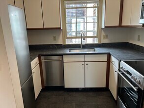 24 Morse Ct-Unit -B in Manchester by the Sea, MA - Building Photo - Building Photo