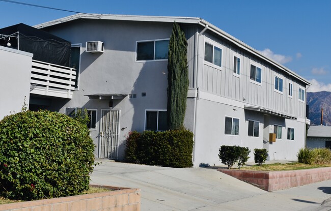 2201 N Frederic St in Burbank, CA - Building Photo - Building Photo