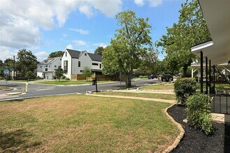 2110 Westover Rd in Austin, TX - Building Photo - Building Photo