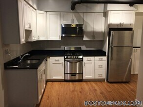 149 Park Dr, Unit B2 in Boston, MA - Building Photo - Building Photo