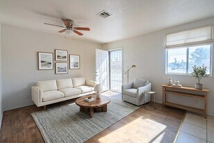 1702 W Shangri La Rd in Phoenix, AZ - Building Photo