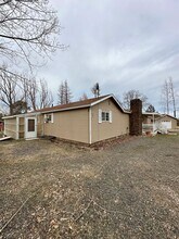 333 SW 35th St in Redmond, OR - Building Photo - Building Photo