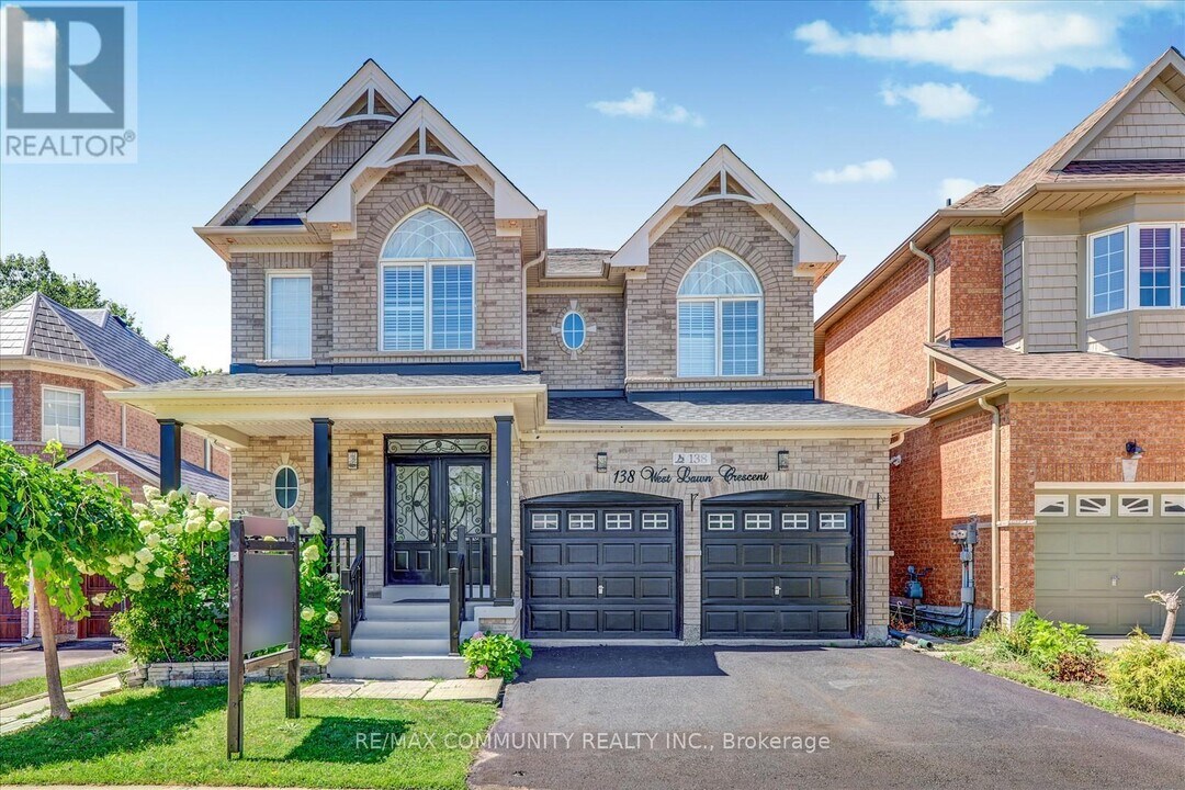 138 W Lawn Cres in Whitchurch-Stouffville, ON - Building Photo