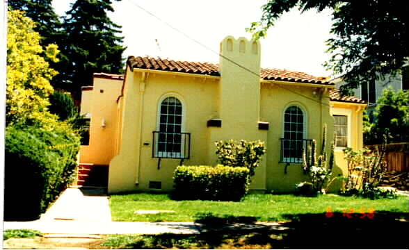 1615 Willow Ave in Burlingame, CA - Building Photo