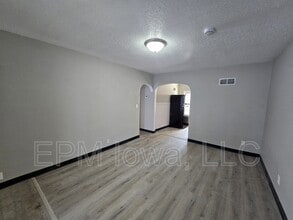 1123 N Barclay St in Waterloo, IA - Building Photo - Building Photo