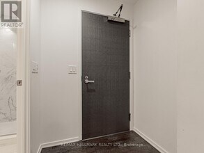 1 Bloor St E in Toronto, ON - Building Photo - Building Photo