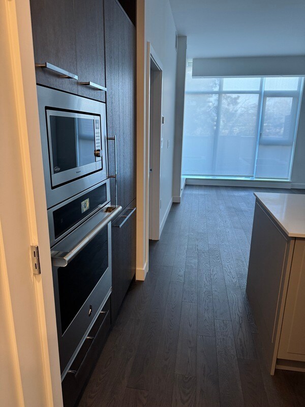 3389 Lakeshore Rd in Kelowna, BC - Building Photo - Building Photo