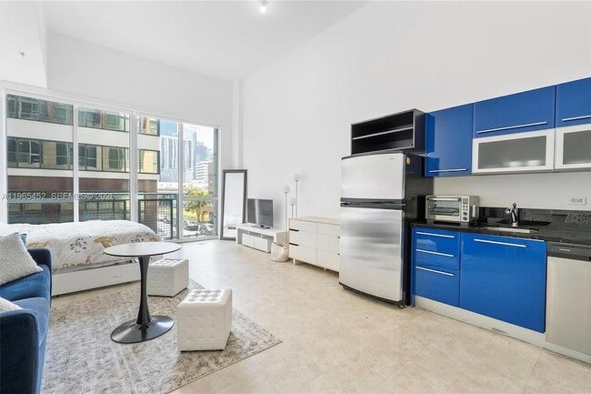 253 NE 2nd St, Unit 223 in Miami, FL - Foto de edificio - Building Photo