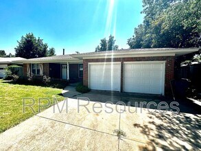 2136 Carlton Way in The Village, OK - Building Photo - Building Photo