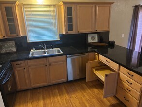 1506 Fairfield Dr in Austin, TX - Building Photo - Building Photo