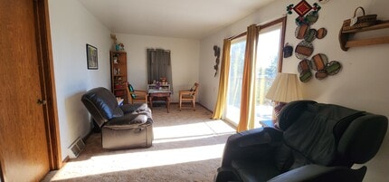 807 Chicago St, Unit Audubon in Audubon, IA - Foto de edificio - Building Photo