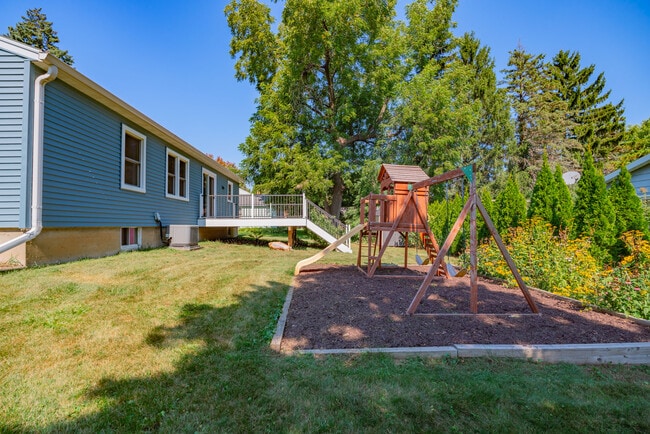 5212 Midmoor Rd in Monona, WI - Building Photo - Building Photo