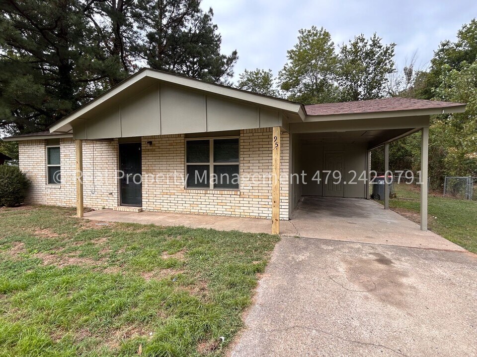 95 Neal St in Greenwood, AR - Building Photo