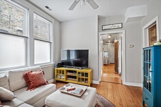 2541 W Carmen Ave, Unit 2 in Chicago, IL - Building Photo - Building Photo