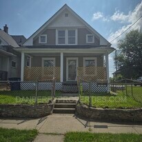 2416 Lawton Ave in Toledo, OH - Building Photo