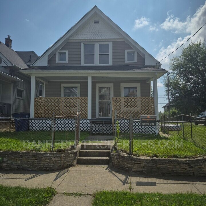 2416 Lawton Ave in Toledo, OH - Building Photo