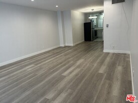 326 S Serrano Ave in Los Angeles, CA - Building Photo