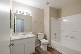 Cambridge Park in Sacramento, CA - Foto de edificio - Interior Photo