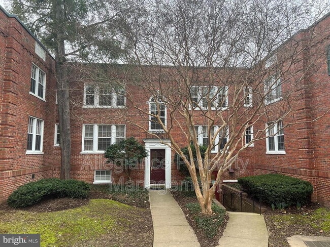 property at 1808 Queens Ln