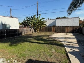 2820 Vineyard Ave in Los Angeles, CA - Foto de edificio - Building Photo