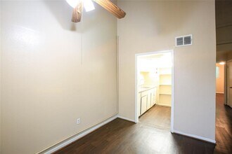 9410 Grannis St, Unit D in Houston, TX - Building Photo - Building Photo