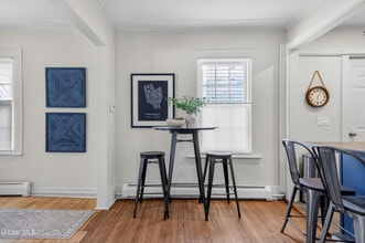 5 Van Dorn St in Saratoga Springs, NY - Building Photo - Building Photo