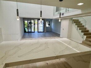 323 Poinciana Island Dr, Unit 903 in Sunny Isles Beach, FL - Building Photo - Building Photo