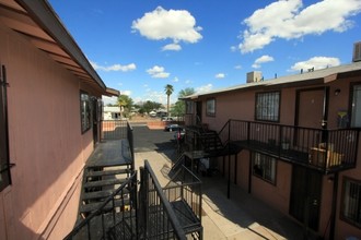 Taylor Street Apartments in Phoenix, AZ - Building Photo - Building Photo