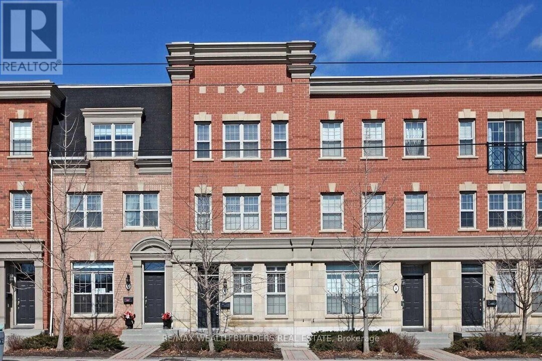 3000 Lake Shore Blvd W in Toronto, ON - Building Photo