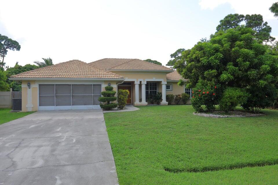 2418 SE Robin Cir in Port St. Lucie, FL - Building Photo