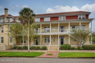 2716 Oak St in Jacksonville, FL - Building Photo
