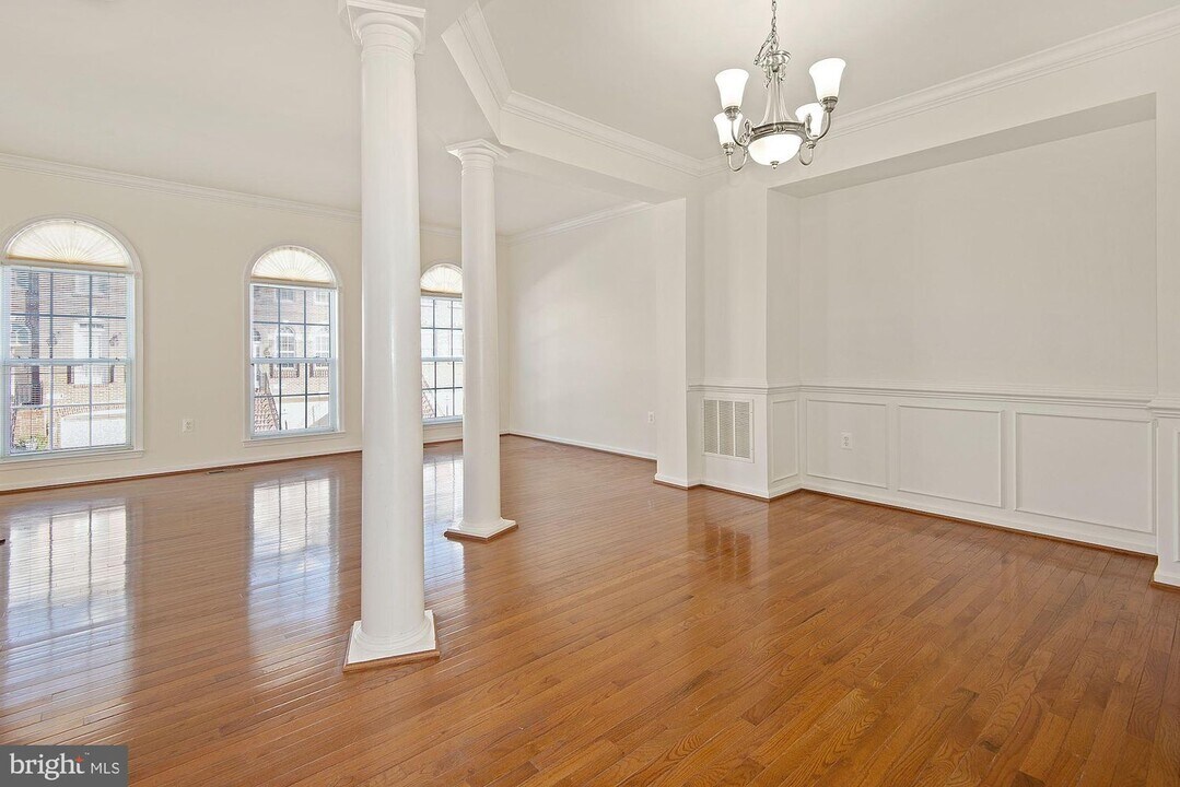13211 Windy Oak Way in Oak Hill, VA - Building Photo