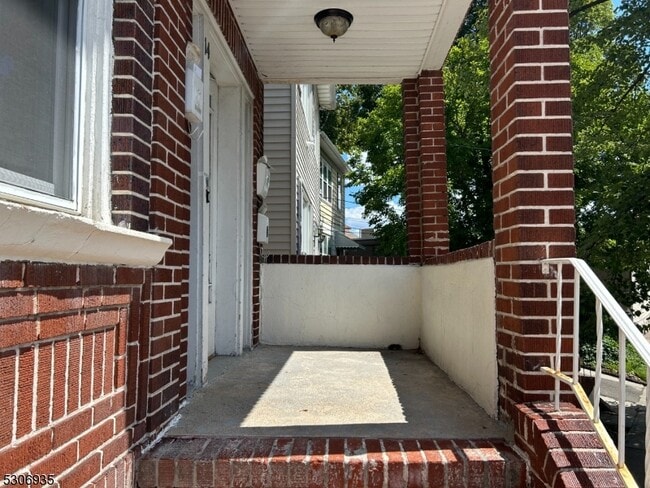 14 Bergen Ave in Clifton, NJ - Building Photo - Building Photo